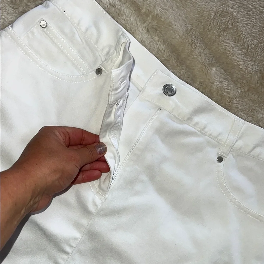 Ann Taylor White Knee-Length Pencil‎ Skirt
